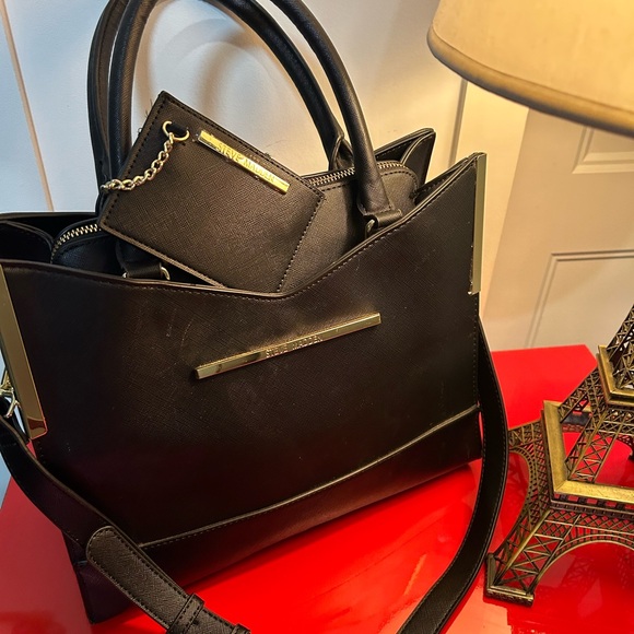 Steve Madden hand bag, black, new, a must have for your closet, lovely. - Picture 14 of 14